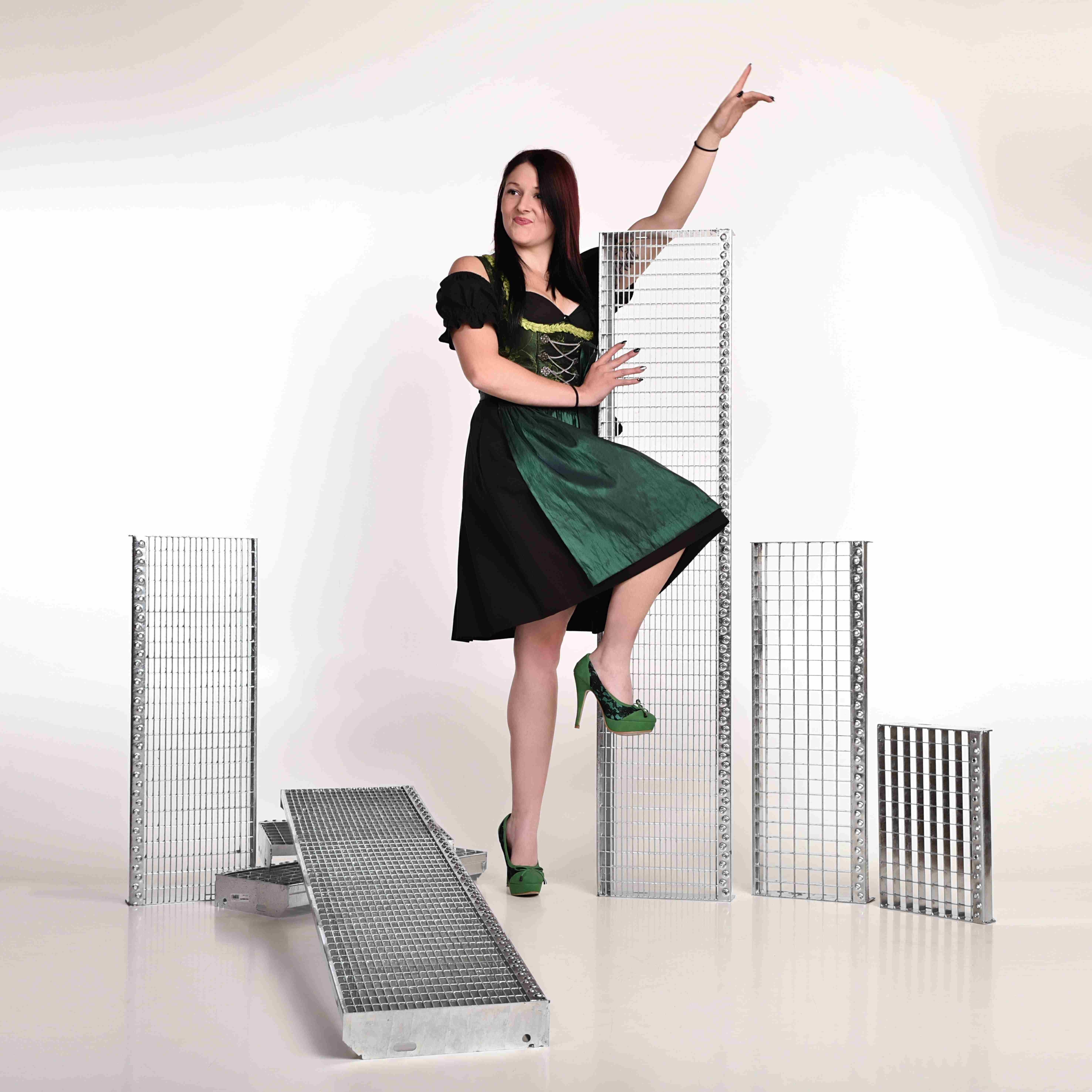 Gitterroststufe 1200 x 240 MW 30-30 TS 40-2 Rutschhemmung R10-24-1202430402.7