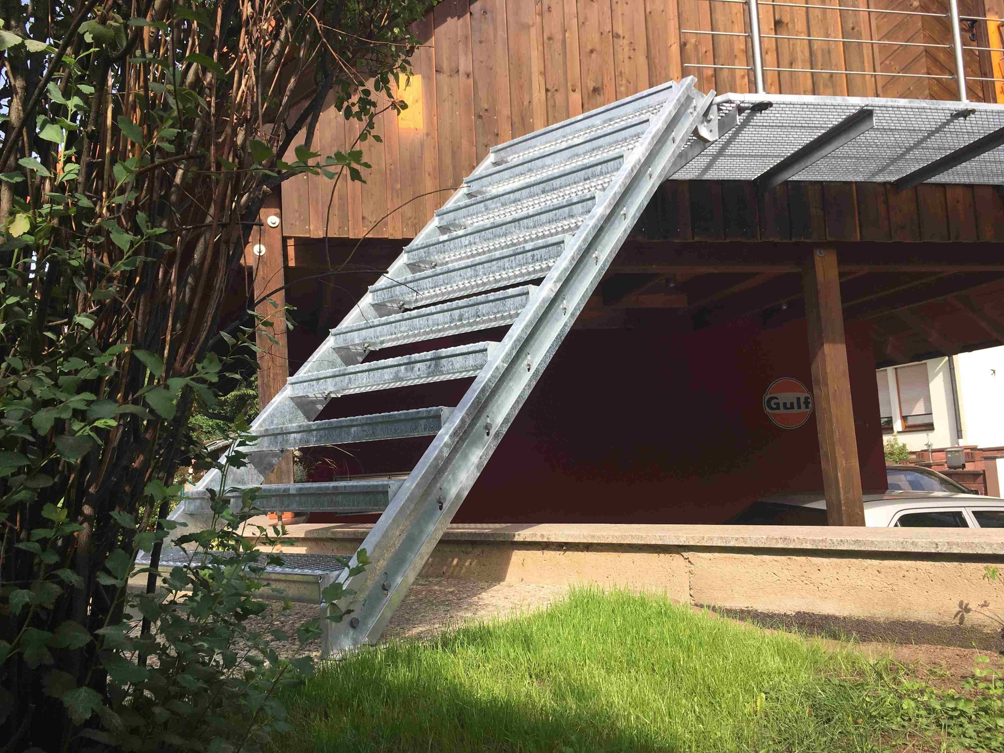 Gitterroststufe 800 x 270 MW 30-30 TS 30-2 Rutschhemmung R10-24-802730302.7