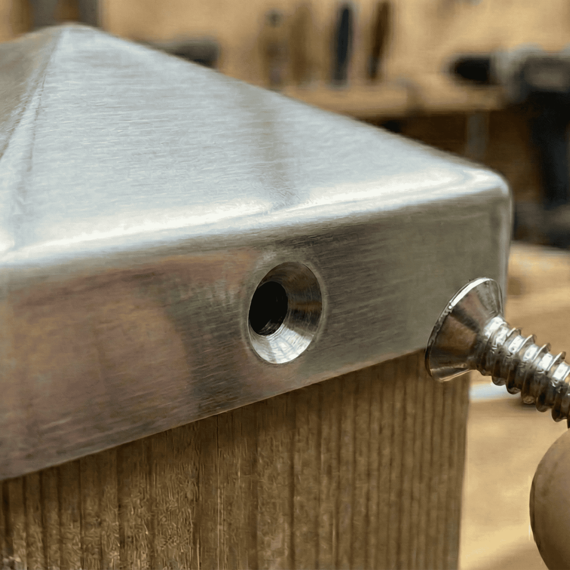 Pfostenkappe 70x70 mm Edelstahl V2A geschliffen – 10er Set inkl. Schrauben-60220-70-022